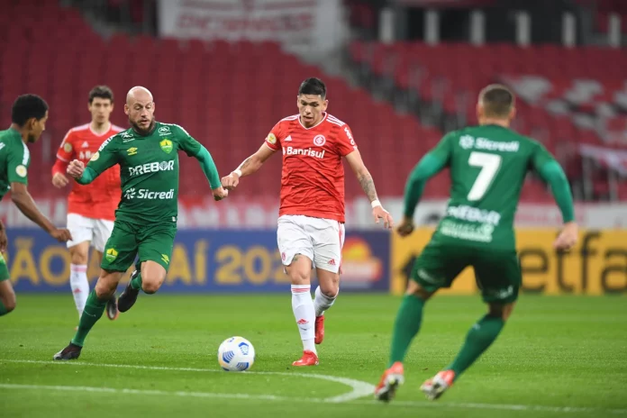 Brasileirao Inter supera Cuiaba com gol solitario de Hugo Mallo e assume 10o lugar