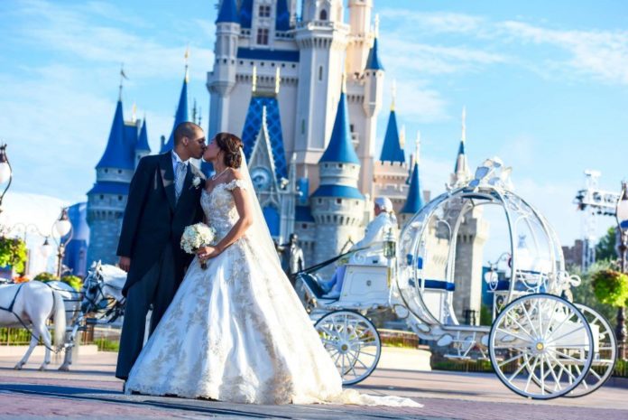 Casamento na Disney cenarios para o sim vao do Castelo da Cinderela a bola do Epcot