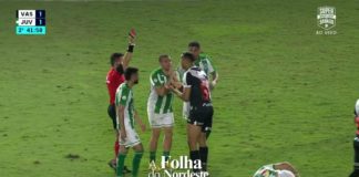 Com 4 min em campo Souza da carrinho violento e e expulso