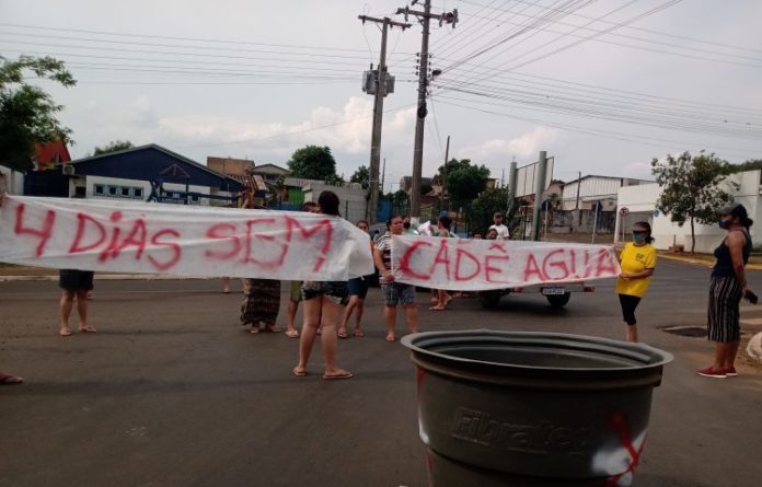 Falta dagua em Chapeco 5 dias de sofrimento e moradores cobram solucoes