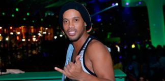 Role aleatorio Ronaldinho Gaucho aparece em reality show na Turquia