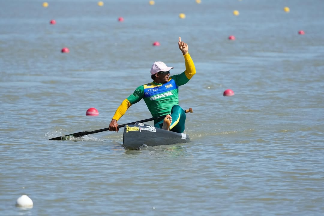 Isaquias Queiroz conquista medalha ouro na Copa do Mundo de canoagem